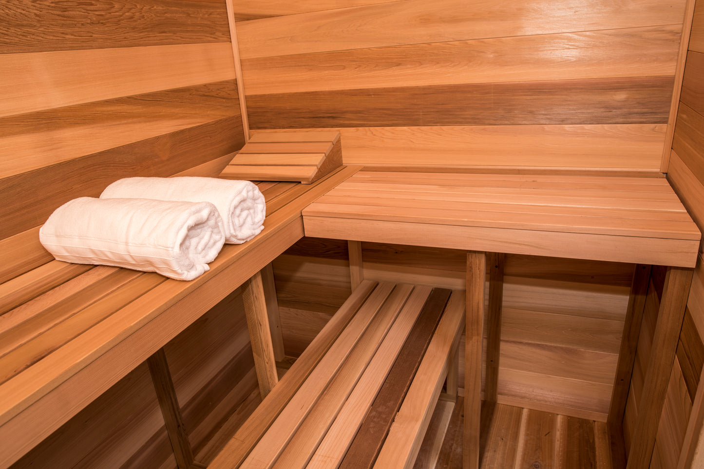Indoor Cabin - Red cedar wood