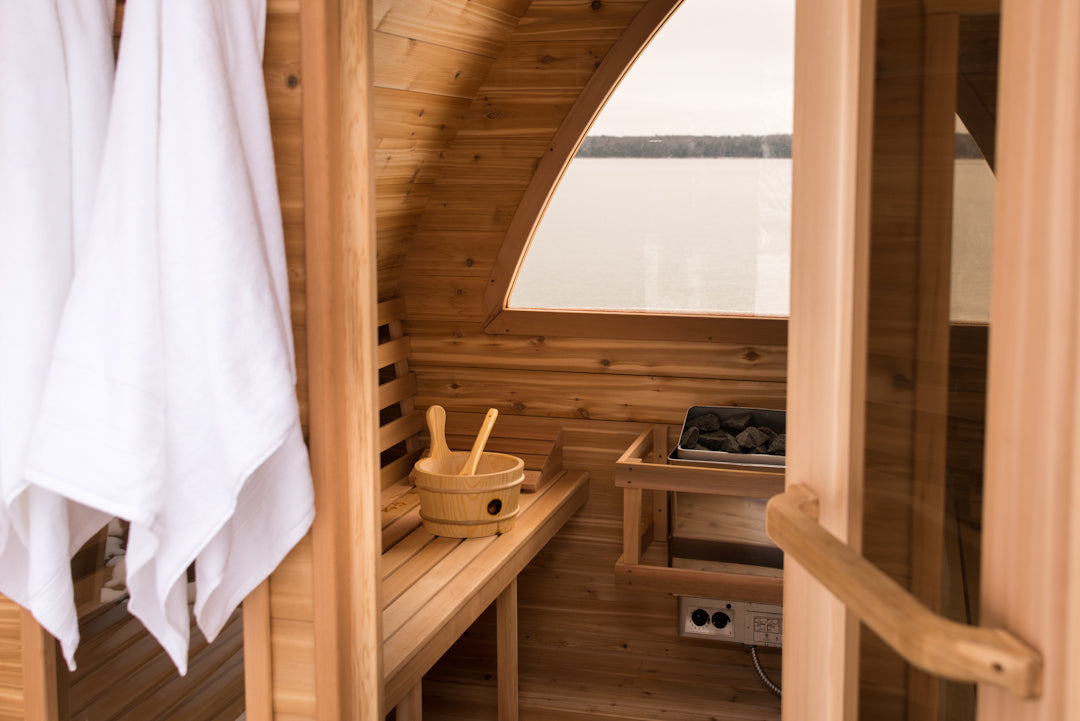 Pod with Porch and Changeroom - Red cedar wood